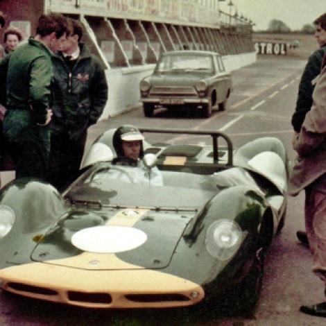 Test de la Lotus 30 à Snettertton sous l'oeil attentif de Jim Endruweit